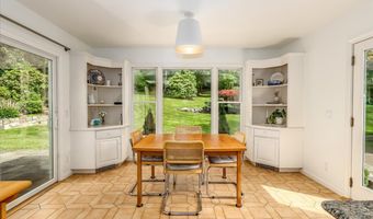 21 White Pine Dr, Brookfield, CT 06804