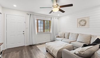 5 TRINITY Pl, Barrington, NJ 08007