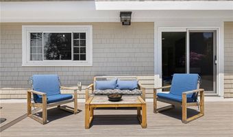 5 Maloney Ln, Middletown, RI 02842