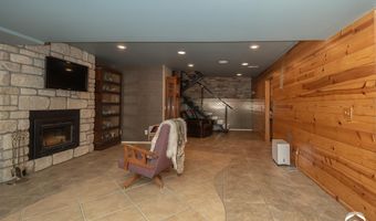 364 E 1600 Rd, Baldwin City, KS 66006
