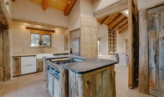26 La Canada Rd, Arroyo Seco, NM 87514