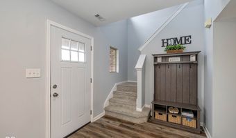 6201 Arrowhead Dr, Anderson, IN 46013