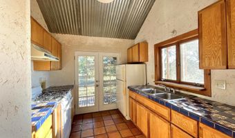34 Varos Rd, Arroyo Hondo, NM 87571