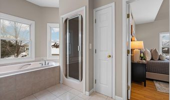 5971 Creekview Ct, Ann Arbor, MI 48108