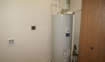 915 S 9th St, Aberdeen, SD 57401