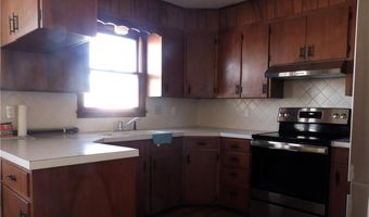 217 W Warren Ave, Garnett, KS 66032