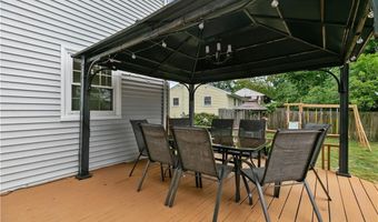 12 Granada Ter, Middletown, RI 02842