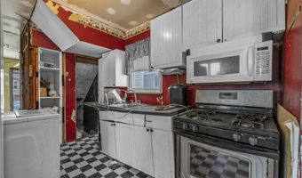 39 W 40TH St, Bayonne, NJ 07002
