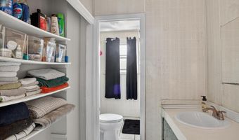 726 PLUMTREE Ln, Claymont, DE 19703