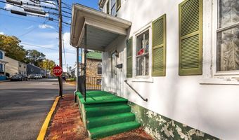 219 W LIBERTY St, Charles Town, WV 25414