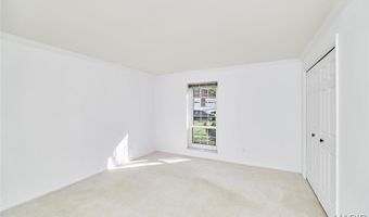 974 Claytonbrook Dr 1A, Ballwin, MO 63011