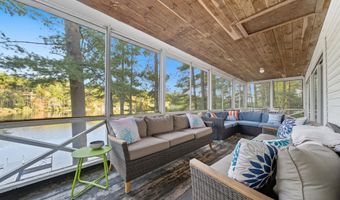 543 Long Shores Dr, Barrington, NH 03825