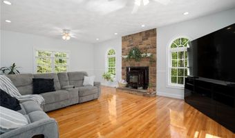625 Cherry Farm Rd, Burrillville, RI 02830