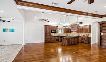 10715 Shoreline Dr, Baton Rouge, LA 70809