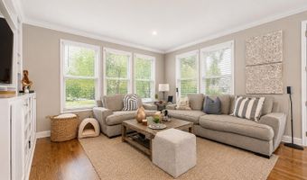 71 Compton St, Belford, NJ 07718