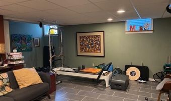 1424 Dicken Dr, Ann Arbor, MI 48103