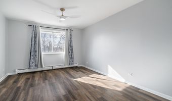 215 S Hale St 9B, Addison, IL 60101