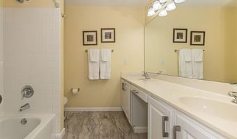 733 Castle Ridge Dr, Ballwin, MO 63021