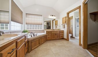 1210 E Rolling Hills Dr, Augusta, KS 67010