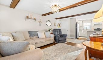 41 Yeoman Ave, Cranston, RI 02920