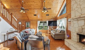 828 Shady Grv, Adkins, TX 78101