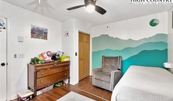424 Clubhouse Dr, Banner Elk, NC 28604