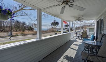 338 Shore Dr, Branford, CT 06405