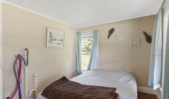 8 Cross St, Andover, ME 04216