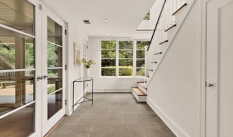 4320 LORCOM Ln, Arlington, VA 22207