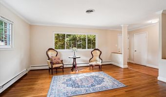 6216 ROCKHURST Rd, Bethesda, MD 20817