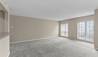 927 Claytonbrook Dr 3, Ballwin, MO 63011