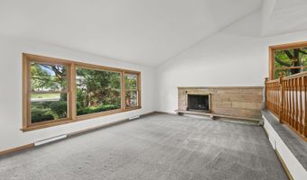2110 E Eastman Ct, Arlington Heights, IL 60004
