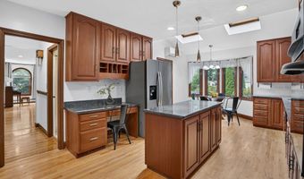 8 Marion Ave, Andover, MA 01810