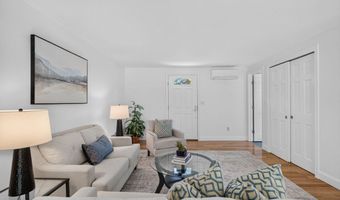 10 Hemlock Rd, Andover, MA 01810