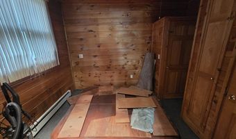 54 Slocum St, Acushnet, MA 02743