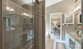 2100 Sablewood Dr, Charlotte, NC 28205