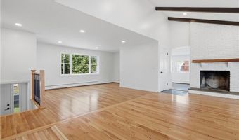 25 Stoneham St, Cranston, RI 02920