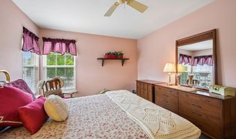 18 Peaksail Dr, Bayville, NJ 08721