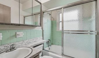 228 Newton Pl, Ballwin, MO 63021