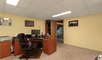 68 Birchwood Dr, Narragansett, RI 02882