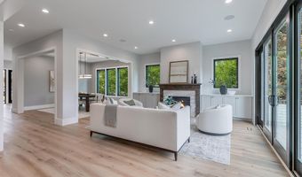 809 N KENMORE St, Arlington, VA 22201