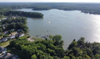 792 NANCY Dr, Aurora, OH 44202