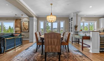 551 Strawberry Ln, Ashland, OR 97520