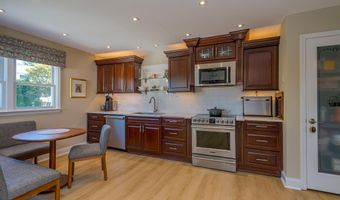 38 Holly Dr, Parlin, NJ 08859