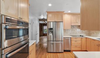 5110 DUVALL Dr, Bethesda, MD 20816