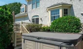 167 Meadow Ln, Middletown, RI 02842