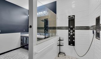 172 Sylvan Lake Blvd, Bayville, NJ 08721