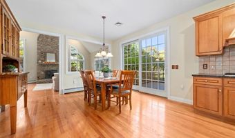 273 Finch Ln, North Kingstown, RI 02874