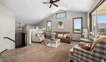 212 N Fairway Dr, Brandon, SD 57005