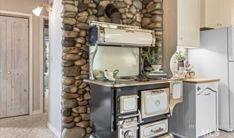 9734 Moore Dr, Cascade, ID 83611